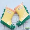 Dinosaure Jouet Dessin Animé Dinosaure Vert Bottes Jaunes -Magasin De Décoration dessin anime dinosaure vert bottes jaunes dinosaure jouet 149